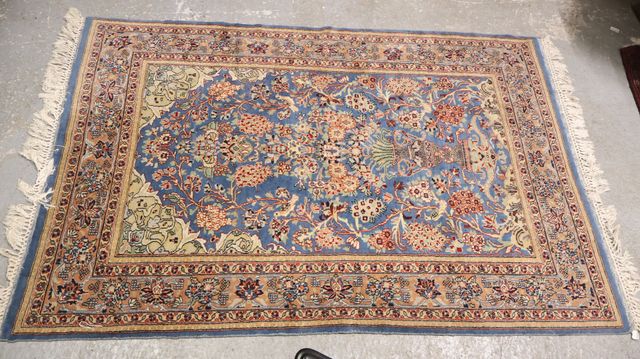 Tapis noué main laine et soie en bon état 188 x 125
