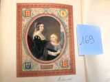 un livre ouvert sur lequel figure l'image d'une femme et d'un enfant