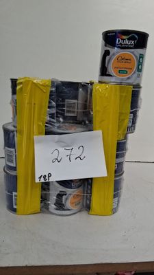 une pile de pots de peinture sur laquelle est posée une pancarte