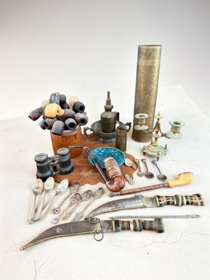 de nombreux types d'outils différents sur la table
