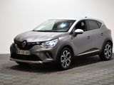Une Toyota C-HR grise est garée sur un sol à damier.