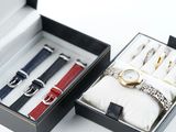 une boîte contenant une montre et d'autres montres
