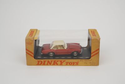 voiture rouge Dinky Toys avec un toit beige, dans sa boîte