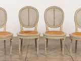 quatre chaises de salle à manger anciennes françaises à dossier en rotin et assise en osier