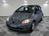 photo d'une mercedes b - class garée dans un garage