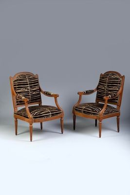 paire de fauteuils à motif zébré, début du XXe siècle