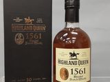 une bouteille de whisky « Highland Queen » posée à côté d'une boîte