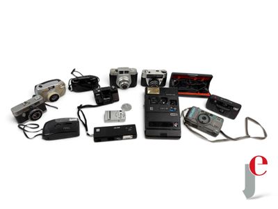 many different types of cameras that are on display