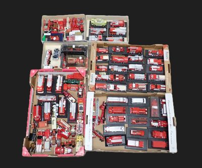 de nombreux types de petits trains dans la boîte