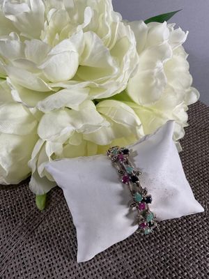 Bracelet jonc en or gris 9K, une moitié à décor ajouré de co…