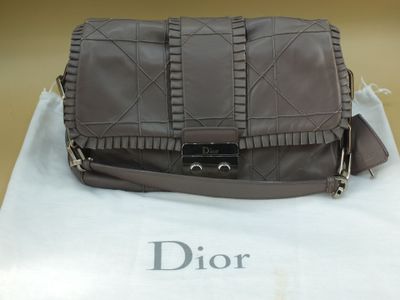 DIOR modèle New Lock Sac à main en cuir taupe année 2010