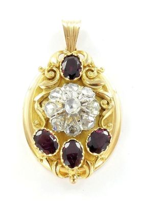 un gros plan d'un pendentif en or jaune serti d'un diamant et de grenats
