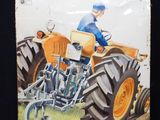 une photo d'une photo représentant un homme sur un tracteur