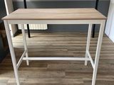 une photo d'un bureau avec un plateau en bois et des pieds blancs