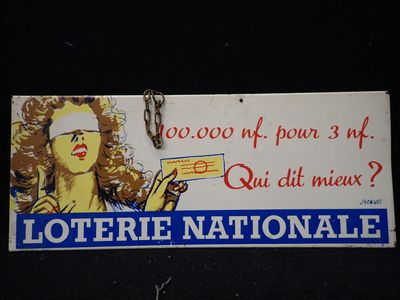 un panneau sur lequel est inscrit « Loterie nationale »