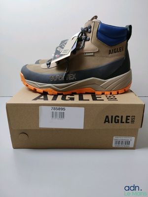 an image of a pair of hiking shoes sitting on top of a box