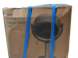 une boîte en carton sur laquelle est fixé un micro