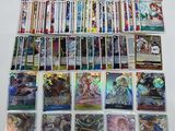 une grande collection de cartes Pokémon posée sur une table