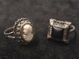 deux bagues, l'une avec le visage d'une femme et l'autre avec celui d'un homme