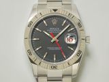 une montre Rolex avec un cadran noir et une trotteuse rouge