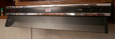 une photo d'un four de cuisinière dans une cuisine