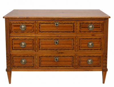image d'une commode en bois sur fond blanc