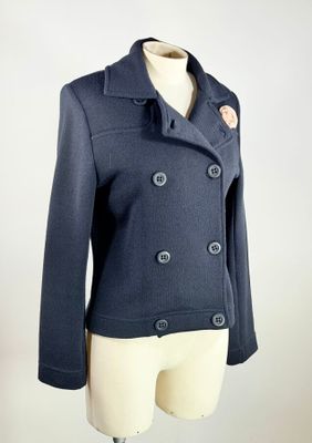 une photo d'un manteau « peale » pour femme sur un mannequin