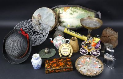 many items that are sitting on a table together