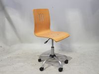 Chaise dactylo en bois lamellé-collé, le dossier thermoformé…