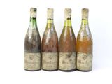 trois bouteilles de vin posées les unes à côté des autres sur une surface blanche