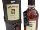 une photo d'une bouteille d'Aberlour à côté d'un étui en cuir
