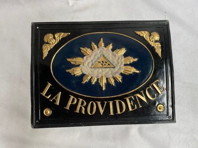 une image représentant une plaque sur laquelle figure une étoile