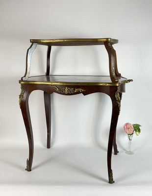 Vers 1880/1900 Jolie table à thé de salon en bois de placage…