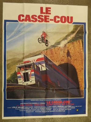 french movie poster for the film le casse - cou, with a man on a motorbike jumping over a bridge
