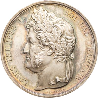 une vieille pièce d'argent avec un visage de femme dessus
