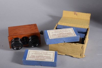 trois boîtes contenant différents types de jumelles, posées les unes à côté des autres
