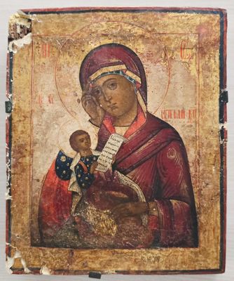 une peinture ancienne représentant une femme tenant un bébé dans ses bras