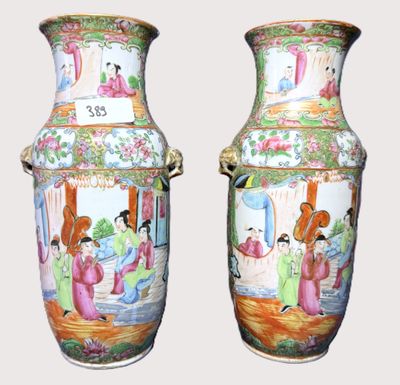 deux vases ornés de femmes asiatiques
