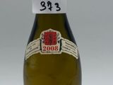 une bouteille de vin posée sur une table