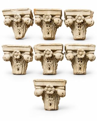 lot de six corbeilles en pierre sculptée sur fond blanc
