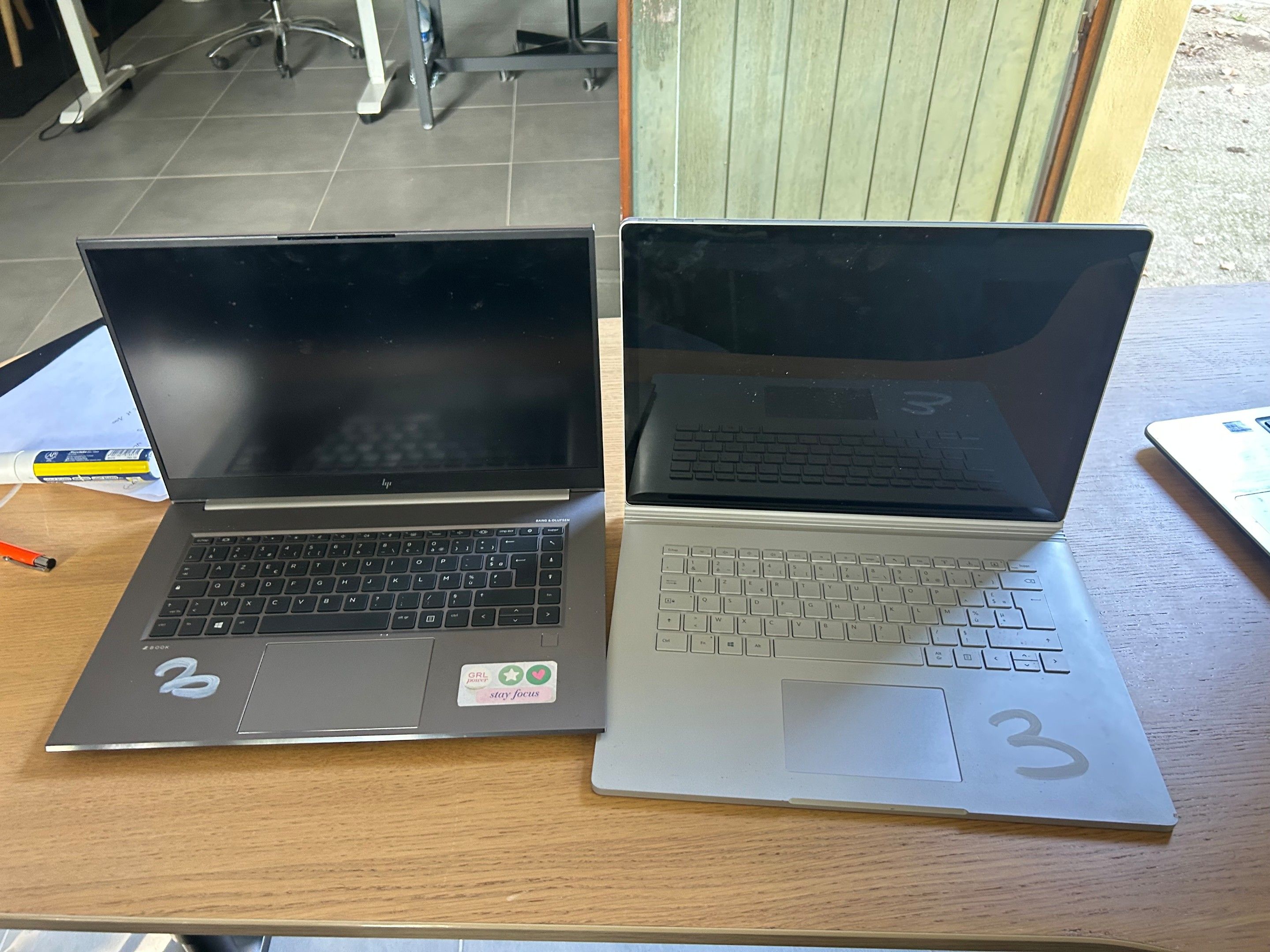 1 ordinateur portable HP 2BOOK, 1 ordinateur/tablette WINDOW…