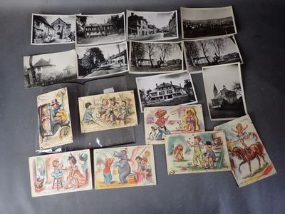 a lot of old postcards that are on the table
