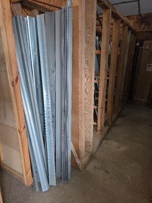 une photo d'une pièce en cours de construction