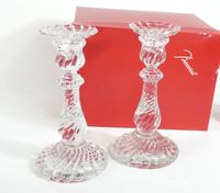 BACCARAT Paire de bougeoirs torsade modèle Bambou, avec leur…