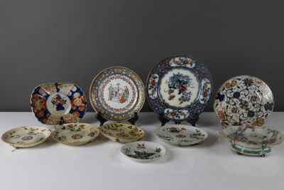 many plates that are sitting on a table