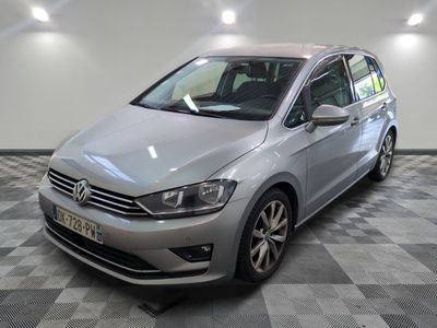 La Volkswagen B-Cross est garée sur un sol à damier