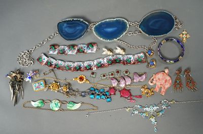 many different pieces of jewelry on the table