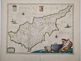 une vieille carte de l'île de Chypre au milieu de l'océan