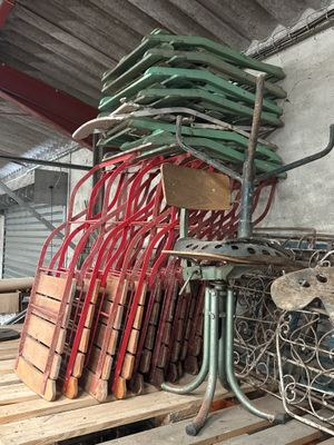 a stack of chairs sitting on top of a wooden pallet