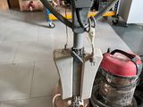 a machine that is sitting on the floor in the room